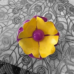 Vintage 60s flower metal brooch